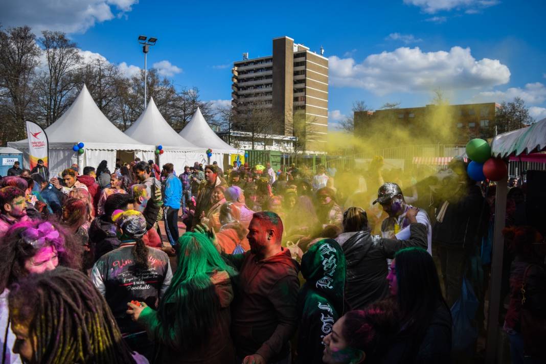 Bu kadar renklere boyanmış festival görmediniz! Baharın gelişini böyle kutladılar 5